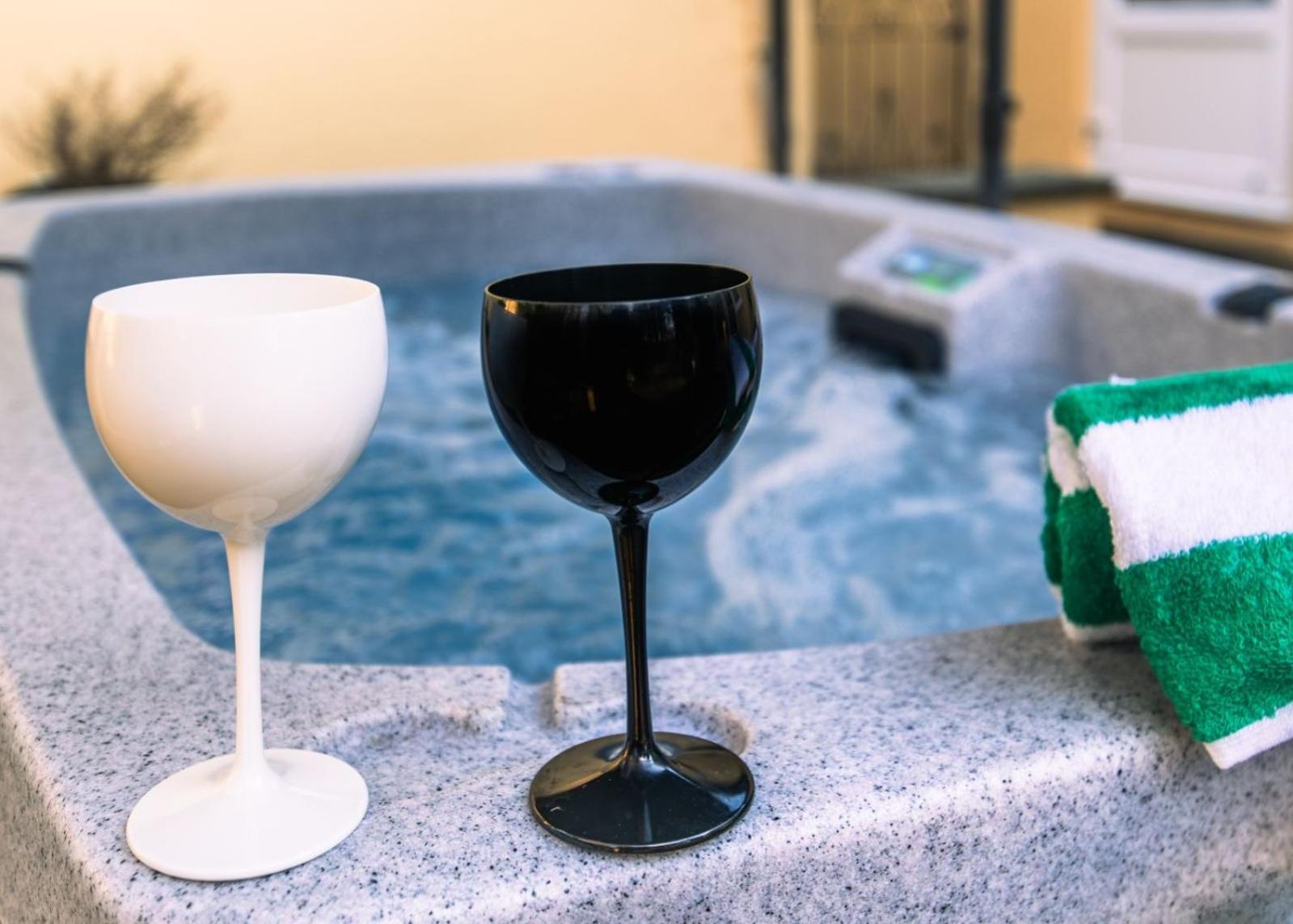 The Retreat, Own Hot Tub, Romantic Escape, Near Lyme Regis Eksteriør bilde